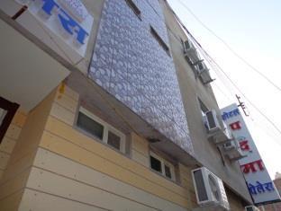 אויאיין Oyo 36211 Hotel Padma Palace מראה חיצוני תמונה
