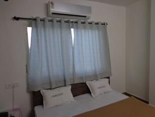 אויאיין Oyo 36211 Hotel Padma Palace מראה חיצוני תמונה