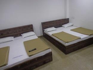 אויאיין Oyo 36211 Hotel Padma Palace מראה חיצוני תמונה